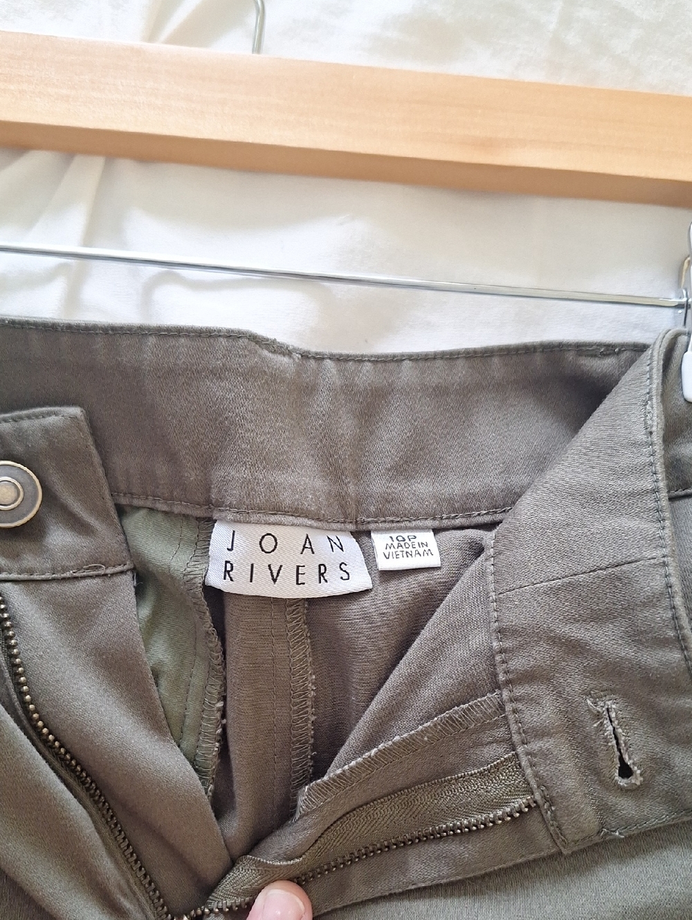 Joan Rivers Cargo Pants Women Olive Cargo Pants 10 Petite 10P M Ankle Pants - Picture 2 of 9
